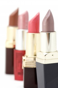 499181-lipstick-on-white (1)